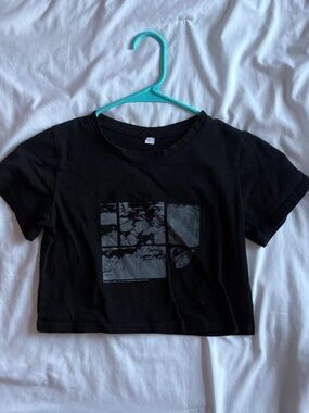 Black Short-Sleeve Print Crop Top